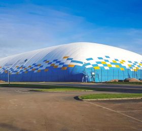 Tent3-012 104M X 65,7M dobbeltlags hue kuppel som dekker et fotballbane i Cardiff Leckwith
